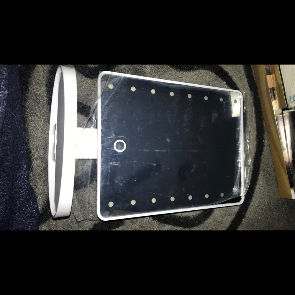 Vanity mirror